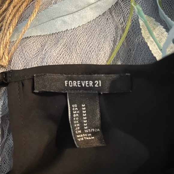 FOREVER 21 silky black sleeveless blouse. Size m - Picture 6 of 7